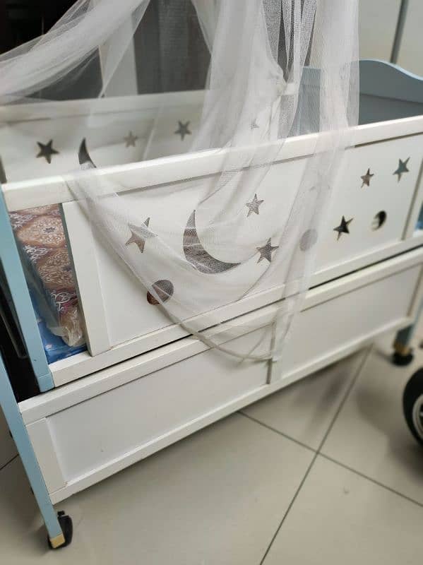 Baby Cot ( Almost new ) 5