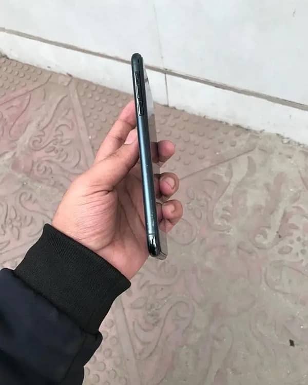 iPhone 11pro max factory unlock 64gb no exchange need cash 2