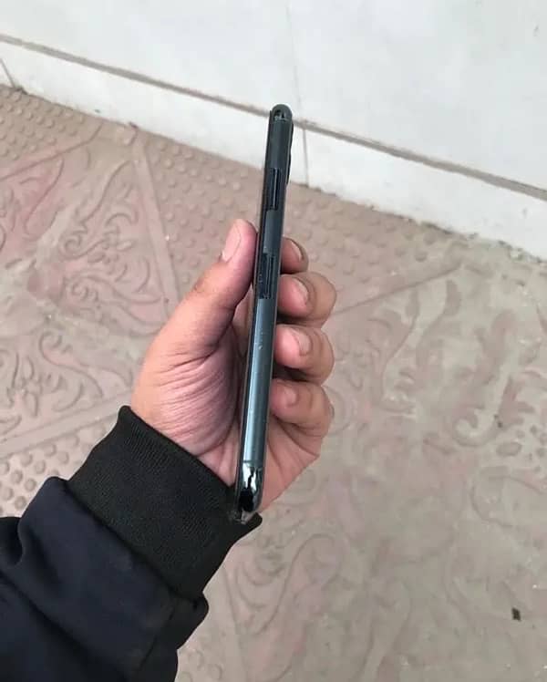 iPhone 11pro max factory unlock 64gb no exchange need cash 5