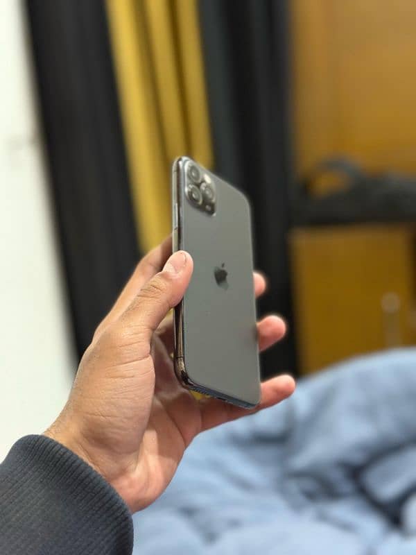 iphone 11 pro JV 4