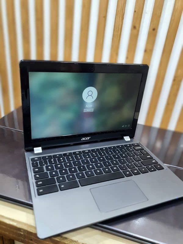 Acer C740 laptop 1
