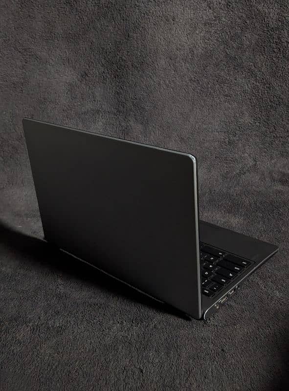 Acer C740 laptop 2