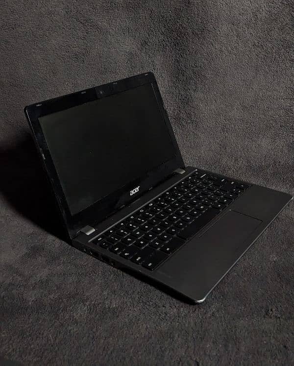 Acer C740 laptop 4