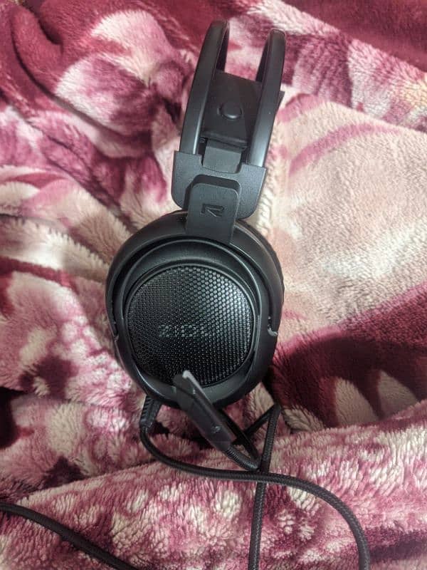 ZIDLI GAMING HEADSET 10/10 CONDITION 1