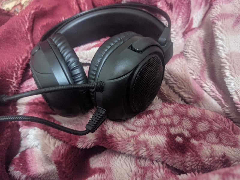 ZIDLI GAMING HEADSET 10/10 CONDITION 2