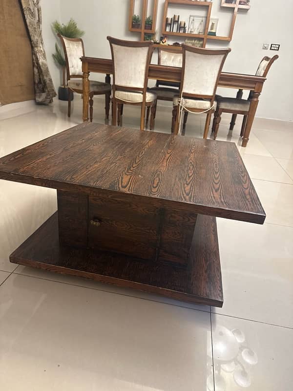 Centre table with storage space 2