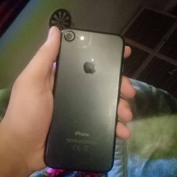 i phone7 pta hy bilkol oky hy Black culr hy 1