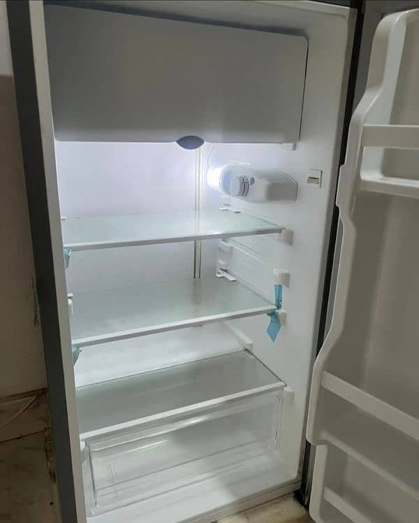 Small room fridge (read ad first) 1