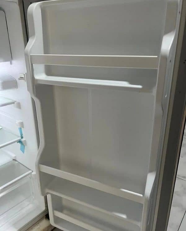 Small room fridge (read ad first) 2