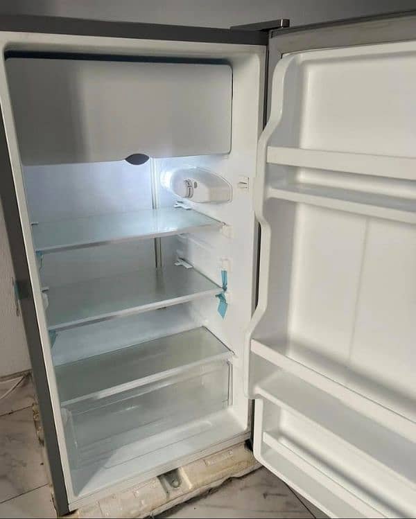 Small room fridge (read ad first) 3