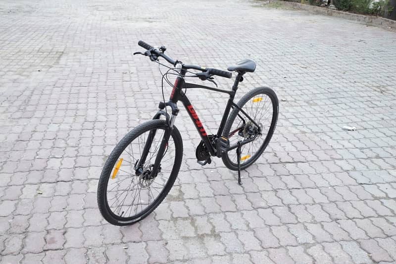 giant roam 4 2024 4 months used only fresh Dubai import 19
