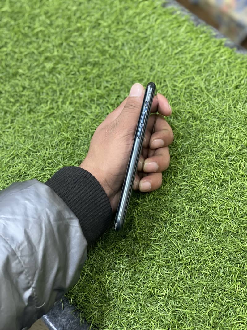 Apple iPhone 11 Pro (LL/A PTA Approved) 1