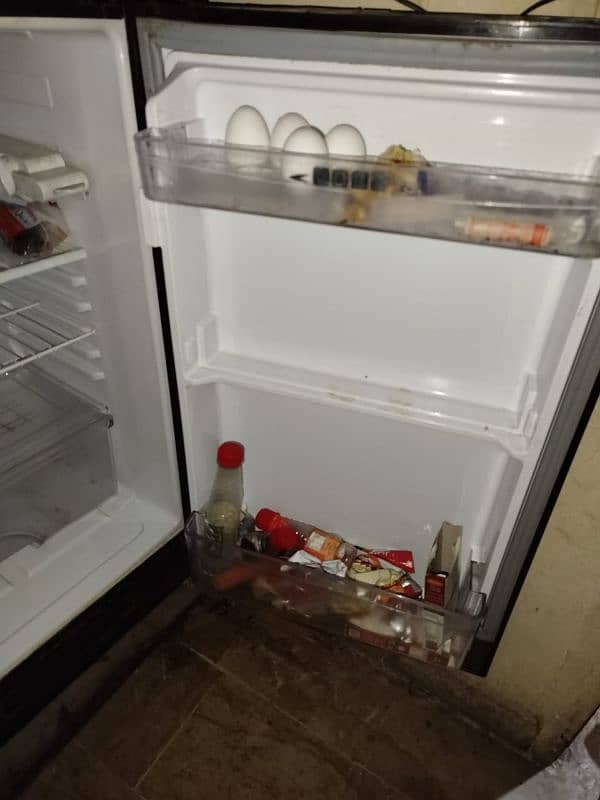 Dawlance Inverter Refrigerator / Fridge (Model no: 9150 LF GD RED) 4