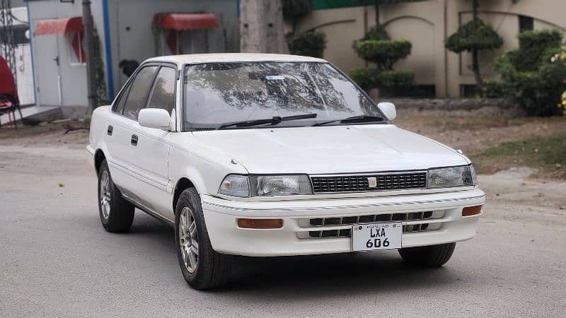 1990 Japanese Toyota Corolla 2D Saloon Original Diesel Car 0