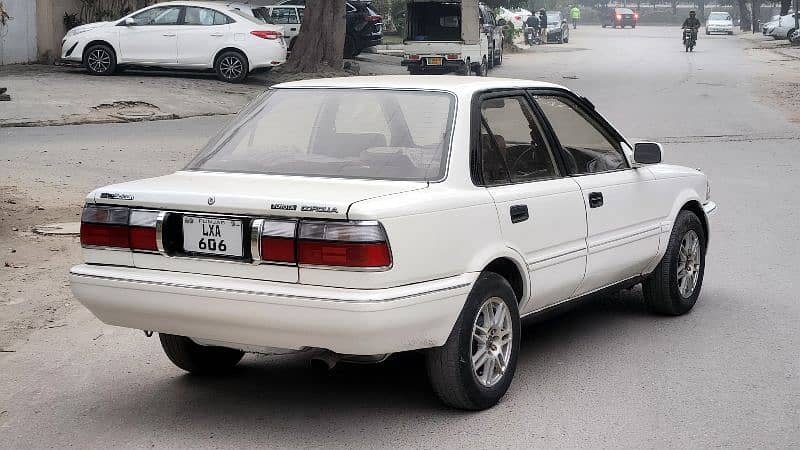 1990 Japanese Toyota Corolla 2D Saloon Original Diesel Car 3