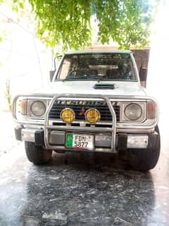 Mitsubishi Pajero 1990