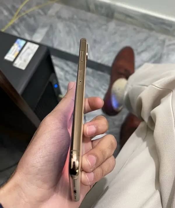 iphone xs max 64 gb pta approved 2