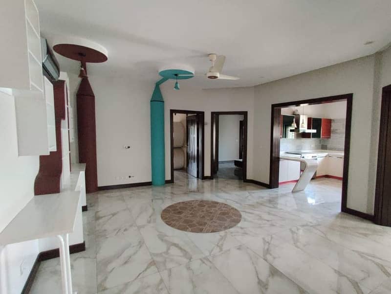 Vip 10 Marla Used House For Sale In Bahria Town Lahore 0