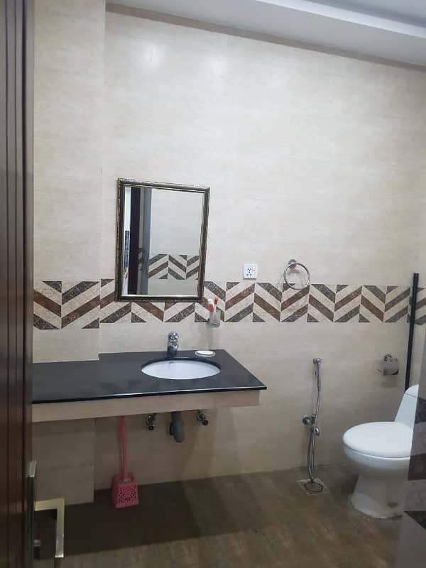 10 Marla Luxury Non Furnished House Available For Rent In Bahria Town Lahore 22