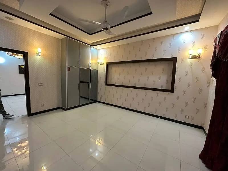 10 Marla Luxury Non Furnished Upper Portion Available For Rent In Bahria Town Lahore 0