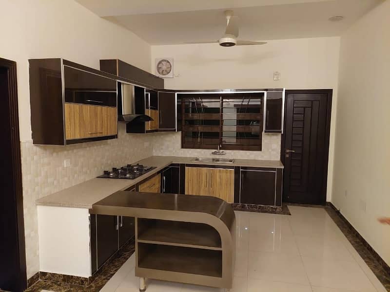 14 Marla Corner Beautiful Upper Portion For Rent Available In Bahria Town Lahore 7