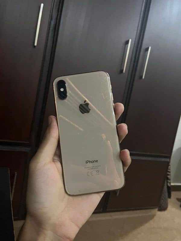 Iphone xs 64 gb  10/9 condition 0