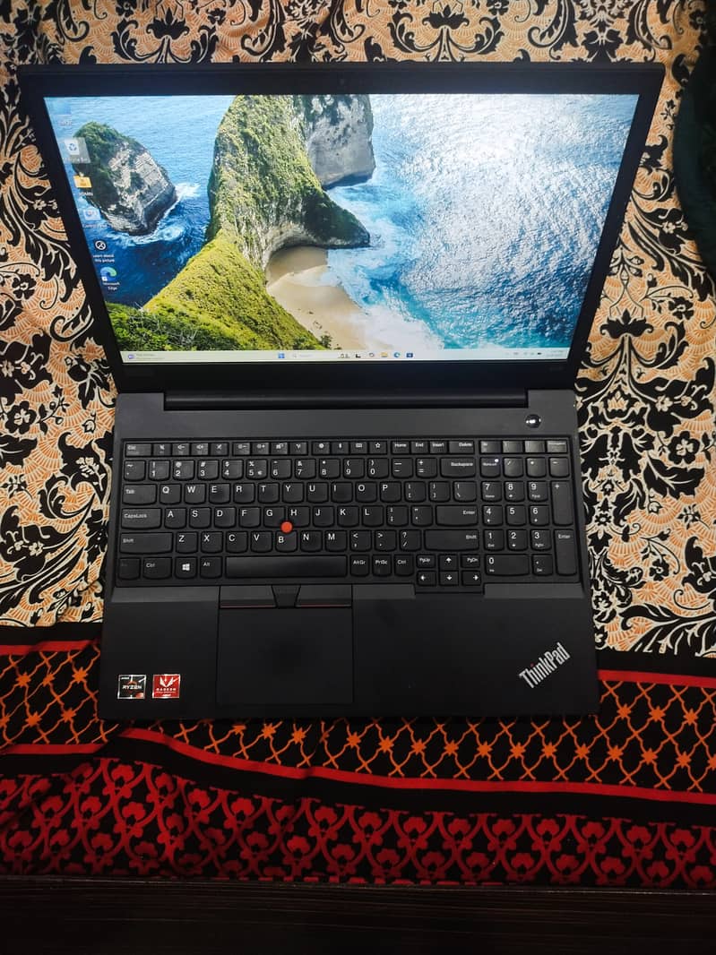 Lenovo Thinkpad E595 Ryzen-3 16GB-RAM 256GB-NVMe 4K Display 2GB-AMD 0