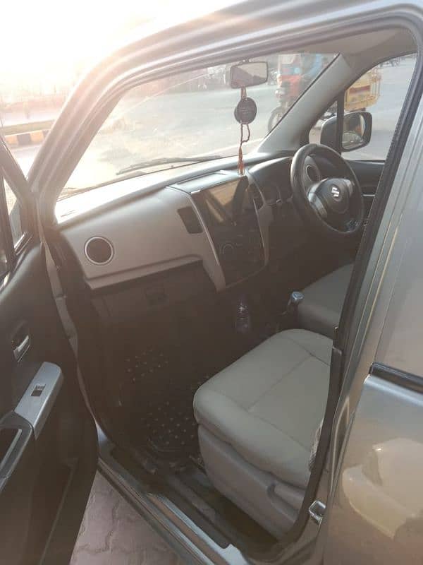 Suzuki Wagon R 2014 5