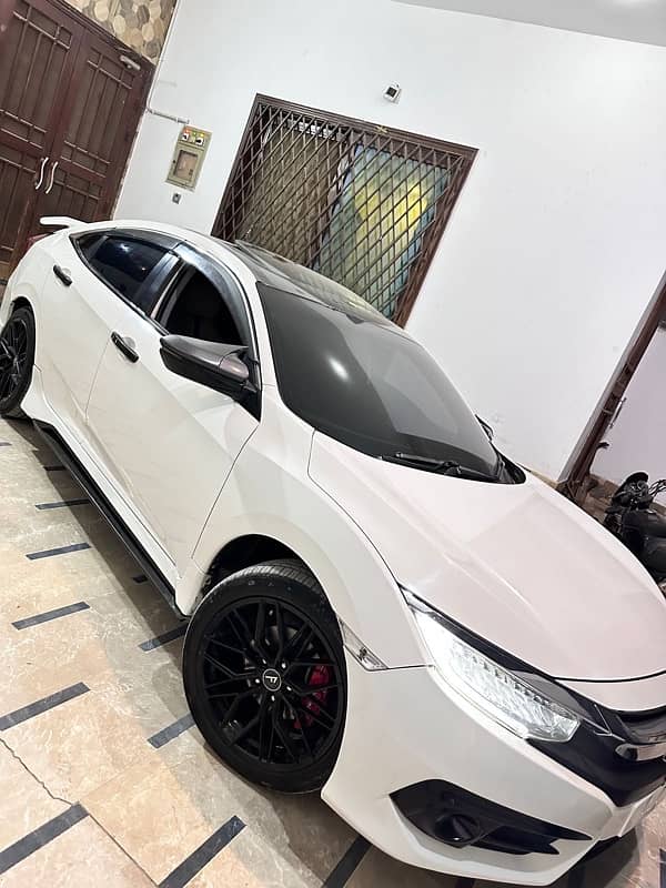 Honda Civic ug top off the line 2020 3