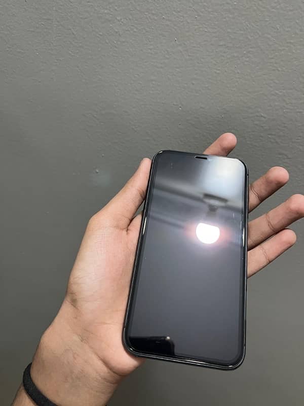 IPHONE 11 64gb SEALED 0