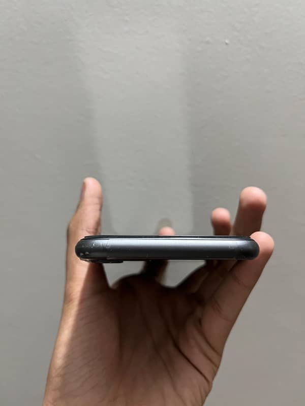 IPHONE 11 64gb SEALED 1