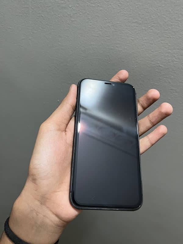 IPHONE 11 64gb SEALED 4