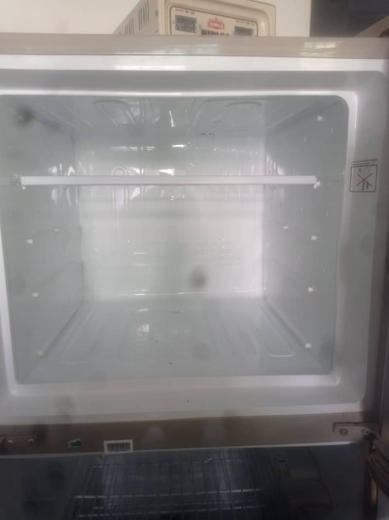 Dawlance refrigerator model 9144MDS with stablizer 3