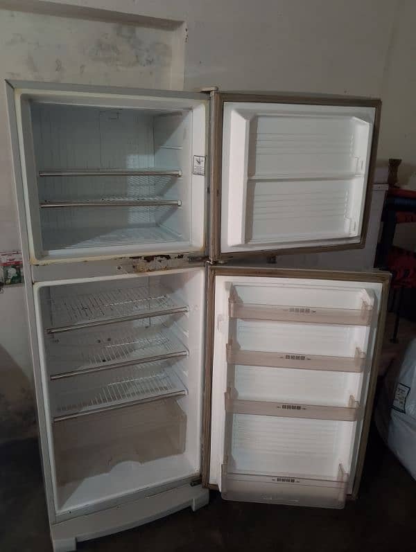 Dawlance Medium Fridge 1