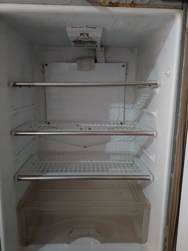 Dawlance Medium Fridge 3