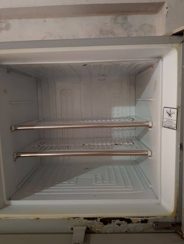 Dawlance Medium Fridge 4