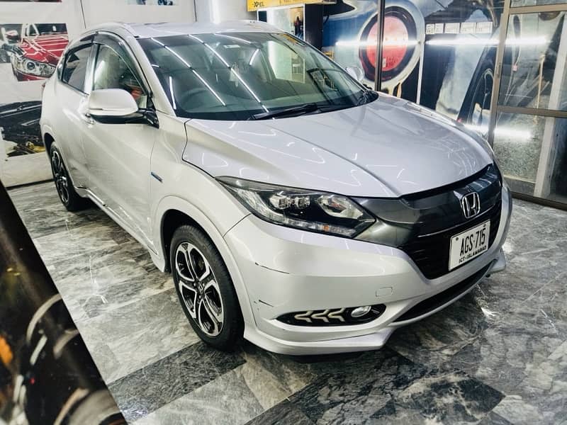 Honda Vezel 2015/18 available for sale in good condition 1