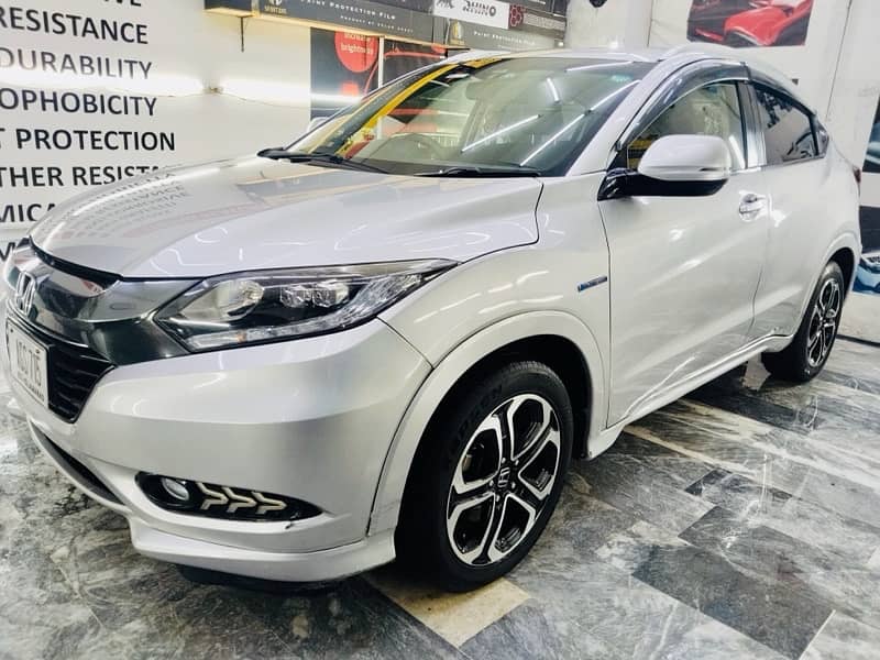 Honda Vezel 2015/18 available for sale in good condition 2