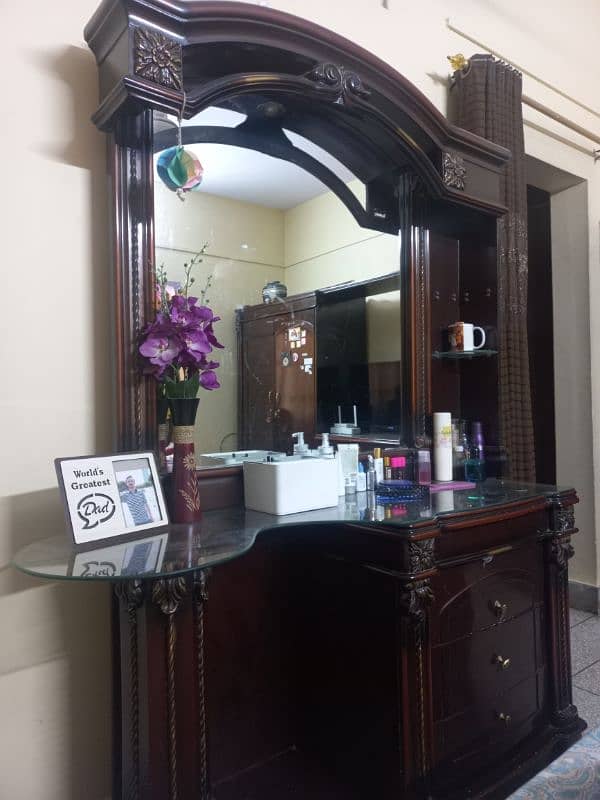 5x3 feet excellent condition dressing table for sale 0