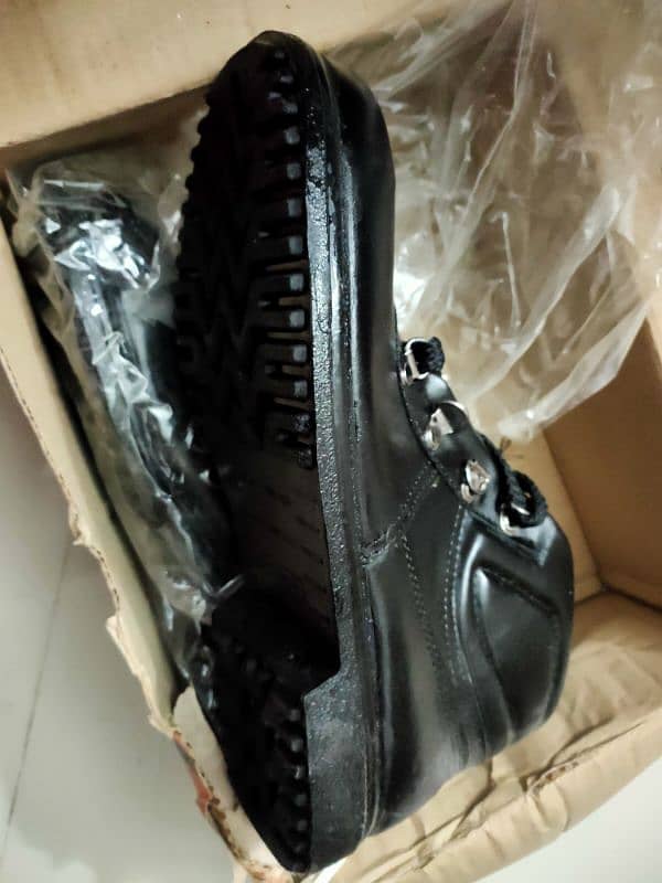 Safety shoes brand New 3