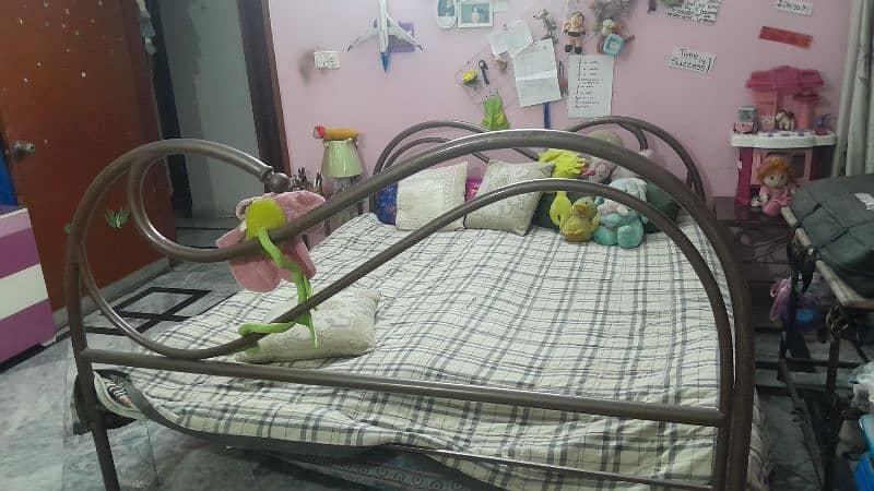 wrought iron heavy solid double bed with 2 chairs 6