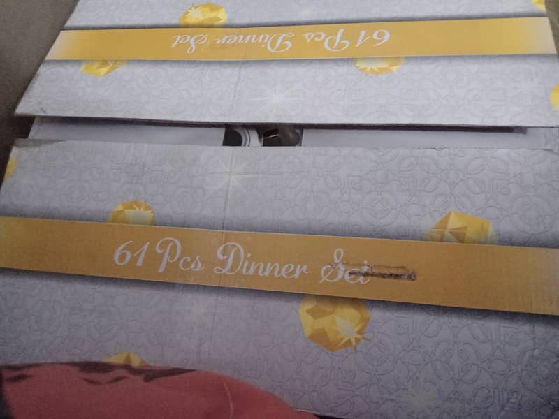 61 PCs dinner set 1