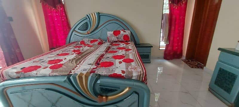 bed and dressing for sale 0