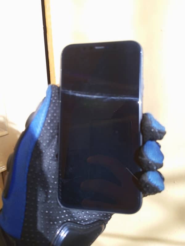 URGENT SALE iPhone 11 4