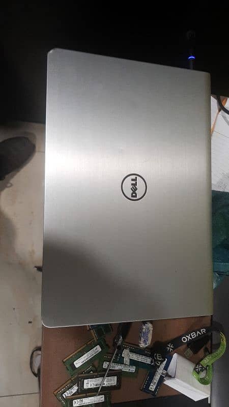 Dell Inspiron 15 0