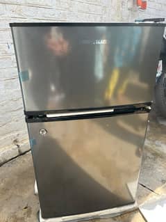 Signature Compact Bedroom Refrigerator BR60S for sale (Brand New)