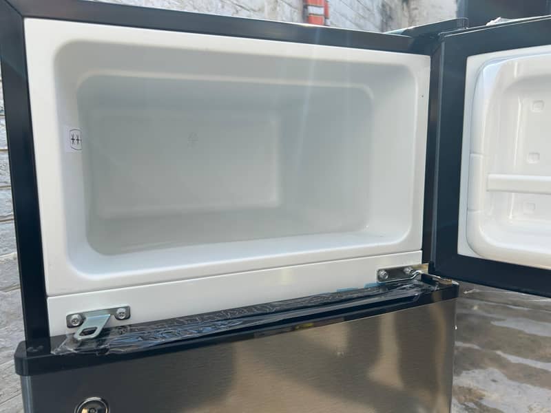 Signature Compact Bedroom Refrigerator BR60S for sale (Brand New) 3