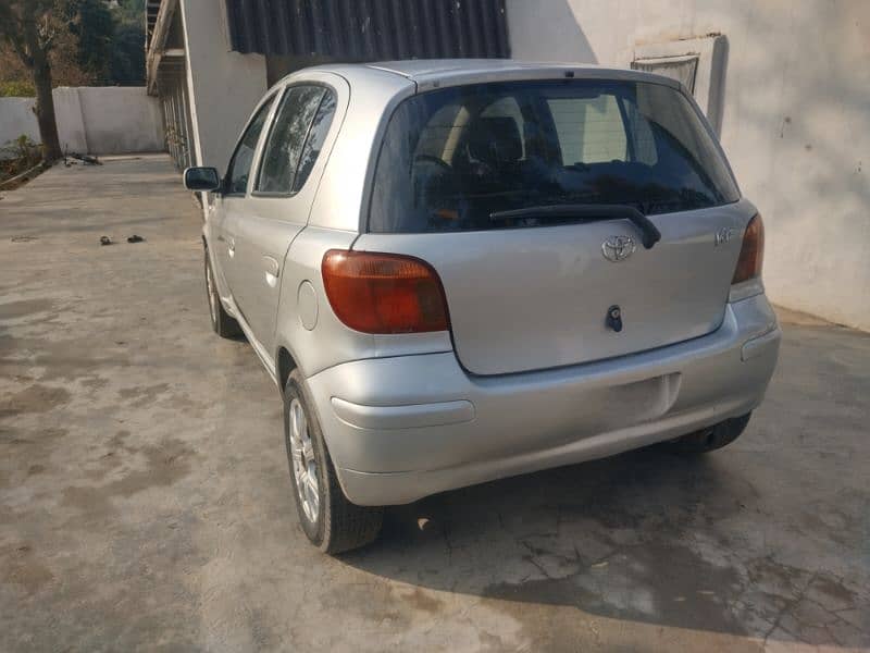 Toyota Vitz 2000 1.0 silver imported 0