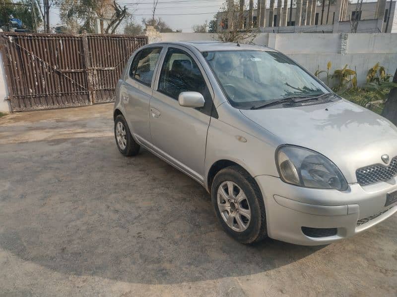 Toyota Vitz 2000 1.0 silver imported 12