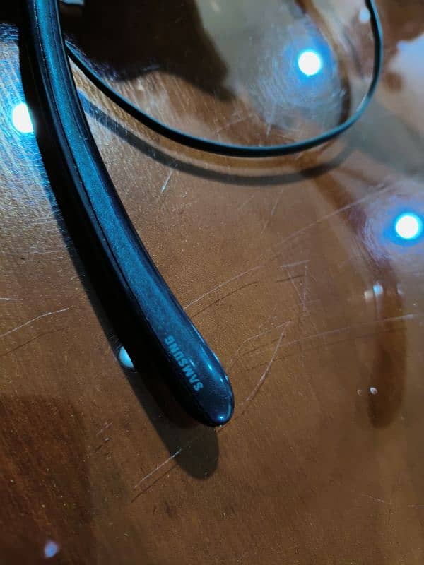 Samsung Level U Bluetooth Headphones 1